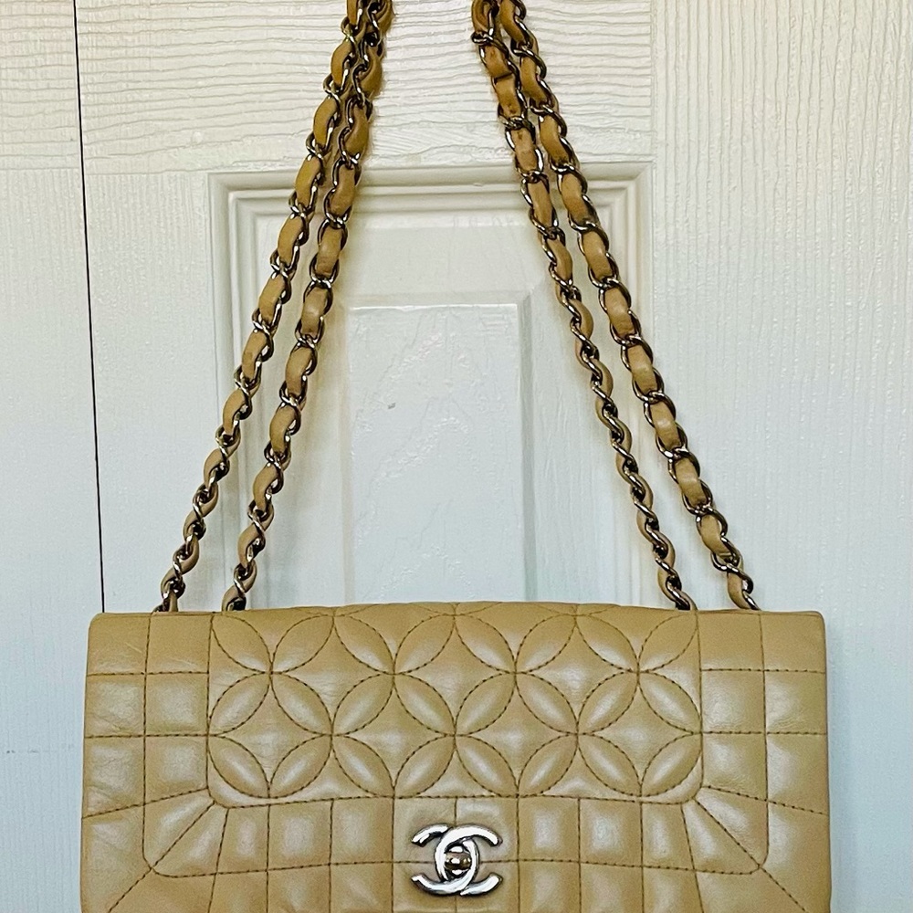 ❌❌SOLD❌❌CHANEL Beige Vintage Choco Bar Small Flap Bag Silver Full Set - Picture 11 of 16